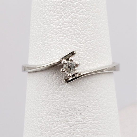 Jewelry - 10k Solid White Gold Genuine Round Diamond Solitaire Vintage Promise Ring
